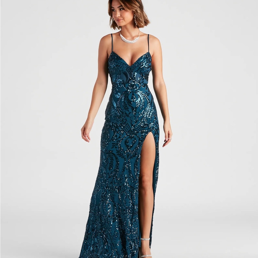 Windsor Karter Teal Former Sequin V-Neck Evening Gown XS